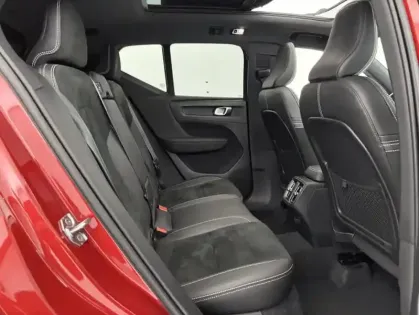 Photo 15 Volvo XC40 T3 163ch R-Design Geartronic 8 Suréquipé + Toit ouvrant
