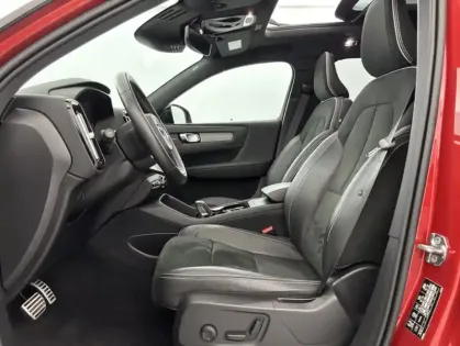 Photo 8 Volvo XC40 T3 163ch R-Design Geartronic 8 Suréquipé + Toit ouvrant