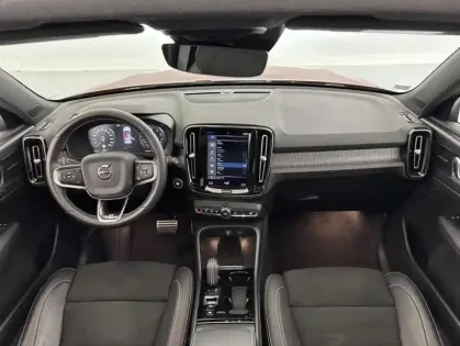 Photo 28 Volvo XC40 T3 163ch R-Design Geartronic 8 Suréquipé + Toit ouvrant