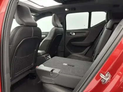 Photo 29 Volvo XC40 T3 163ch R-Design Geartronic 8 Suréquipé + Toit ouvrant