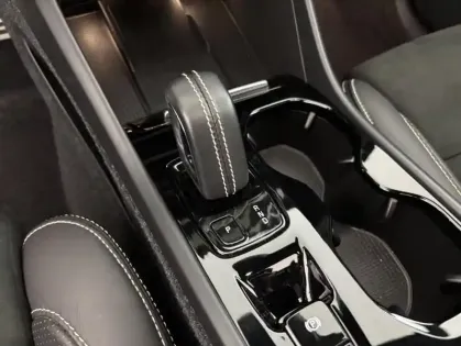 Photo 12 Volvo XC40 T3 163ch R-Design Geartronic 8 Suréquipé + Toit ouvrant
