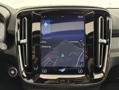 Photo 22 Volvo XC40 T3 163ch R-Design Geartronic 8 Suréquipé + Toit ouvrant