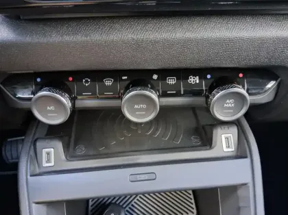 Photo 15 Citroën C4 Hybride 145 e-DCS6 Max