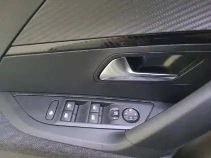 Photo 39 Peugeot 2008  Hybrid 145 e-DCS6