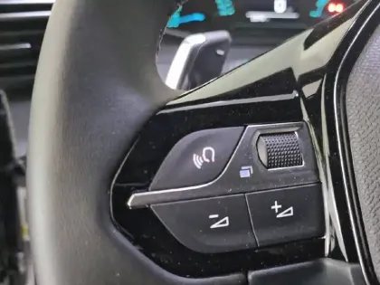 Photo 37 Peugeot 2008  Hybrid 145 e-DCS6