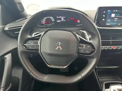 Photo 8 Peugeot 2008  PureTech 130 S&S EAT8
