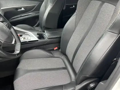 Photo 32 Peugeot 5008  PureTech 130ch S&S EAT8