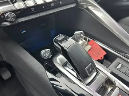 Photo 35 Peugeot 5008  PureTech 130ch S&S EAT8
