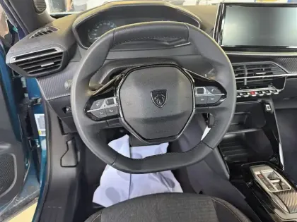 Photo 16 Peugeot 2008  Hybrid 110 e-DCS6