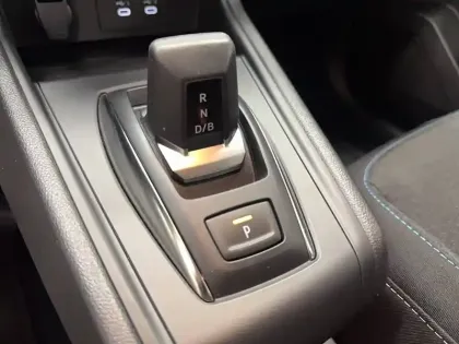 Photo 37 Renault Captur  E-Tech full hybrid 160 ch
