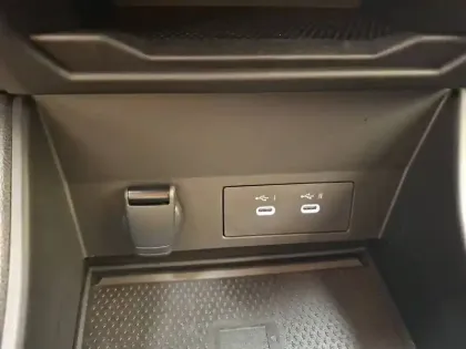 Photo 32 Renault Captur  mild hybrid 160 EDC