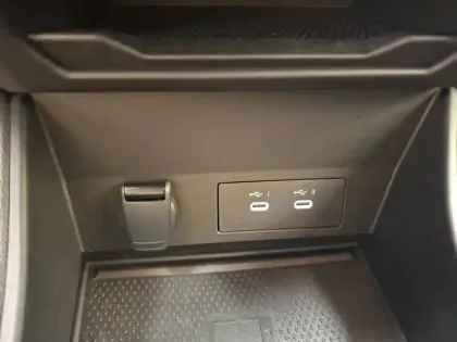 Photo 33 Renault Captur  mild hybrid 160 EDC
