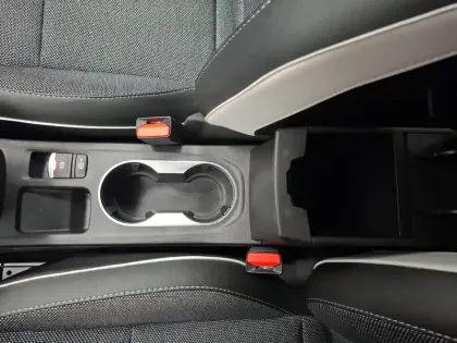 Photo 71 Renault Captur  mild hybrid 160 EDC