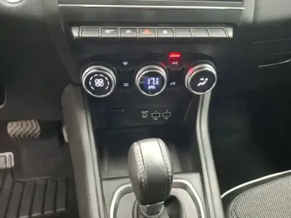 Photo 73 Renault Captur  mild hybrid 160 EDC