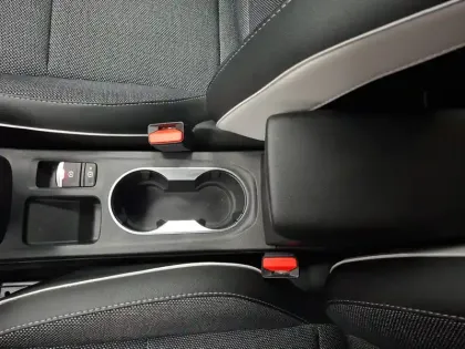 Photo 70 Renault Captur  mild hybrid 160 EDC