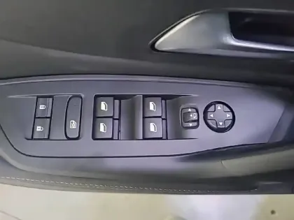 Photo 52 Peugeot 308  Hybrid 145 e-DCS6