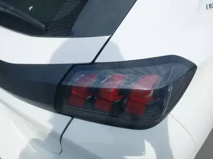 Photo 16 Peugeot 208  PureTech 75 S&S BVM5
