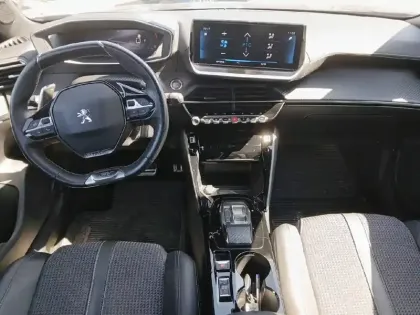Photo 7 Peugeot 2008  PureTech 130 S&S EAT8