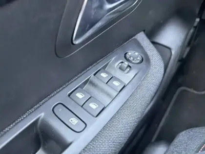 Photo 9 Peugeot 208  Hybrid 110 ch e-DCS6