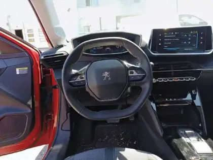 Photo 8 Peugeot 208  Electrique 50 kWh 136ch