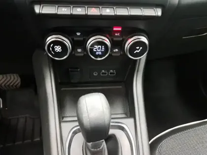 Photo 37 Renault Captur  E-Tech full hybrid 145
