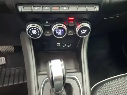 Photo 36 Renault Captur  TCe 130 EDC FAP