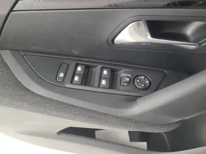Photo 15 Peugeot 2008  Hybrid 145 e-DCS6
