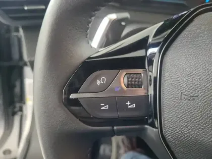 Photo 14 Peugeot 2008  Hybrid 145 e-DCS6