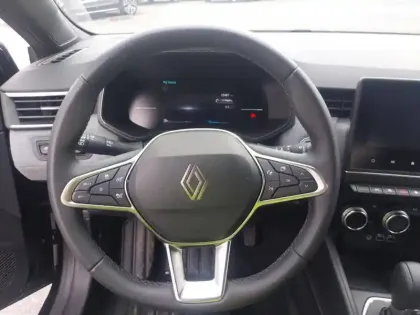 Photo 11 Renault Clio  E-Tech full hybrid 145 ch GSR2