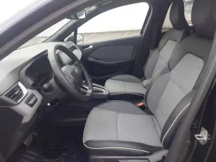 Photo 8 Renault Clio  E-Tech full hybrid 145 ch GSR2
