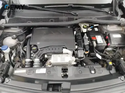 Photo 11 Peugeot 2008  PureTech 100 S&S BVM6