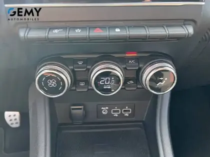 Photo 26 Renault Captur  mild hybrid 140