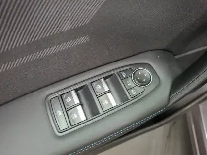 Photo 28 Renault Captur  E-Tech full hybrid 160 ch