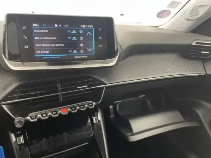 Photo 26 Peugeot 2008  PureTech 100 S&S BVM6