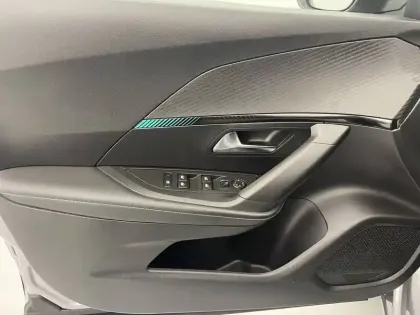 Photo 30 Peugeot 2008  PureTech 100 S&S BVM6