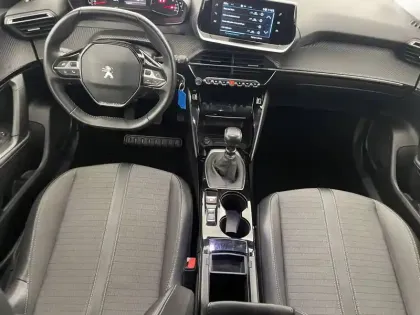 Photo 32 Peugeot 2008  PureTech 100 S&S BVM6