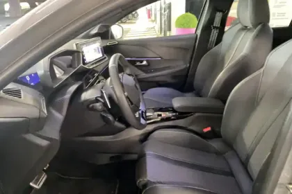 Photo 14 Peugeot 208  Hybrid 110 e-DCS6