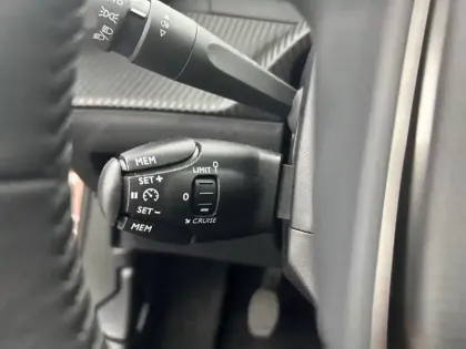 Photo 41 Peugeot 2008  PureTech 130 S&S BVM6