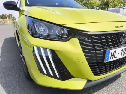 Photo 15 Peugeot 208  Turbo 100 ch BVM6