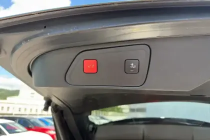 Photo 18 Peugeot 3008  Hybrid 225 e-EAT8