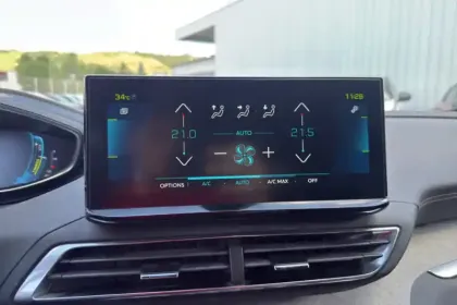 Photo 17 Peugeot 3008  Hybrid 225 e-EAT8