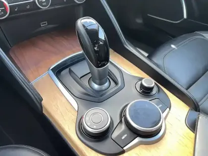 Photo 33 Alfa Romeo Giulia  2.2 180 ch AT8 Q4
