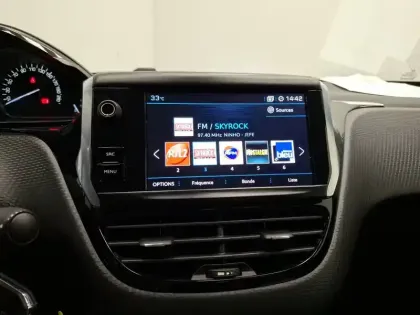 Photo 12 Peugeot 208  PureTech 82ch S&S BVM5