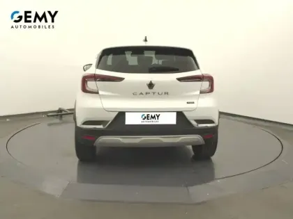 Photo 24 Renault Captur  E-Tech full hybrid 145