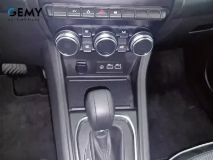 Photo 33 Renault Captur  E-Tech full hybrid 145