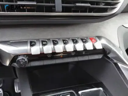 Photo 17 Peugeot 3008  Hybrid 136 e-DCS6