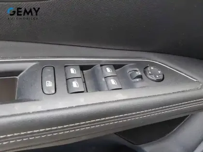 Photo 11 Peugeot 3008  Hybrid 136 e-DCS6