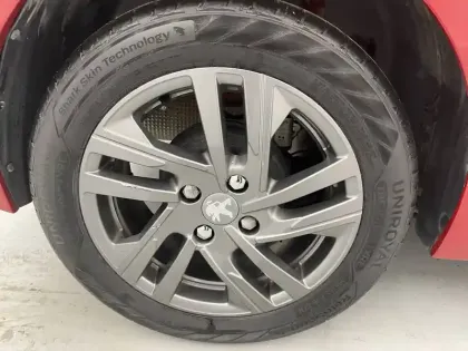 Photo 16 Peugeot 208  PureTech 100 S&S BVM6