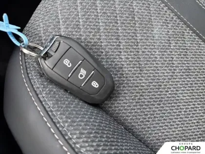 Photo 11 Peugeot 2008  Electrique 54 kWh 156 ch