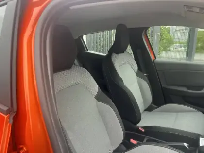 Photo 16 Renault Clio  E-Tech full hybrid 145